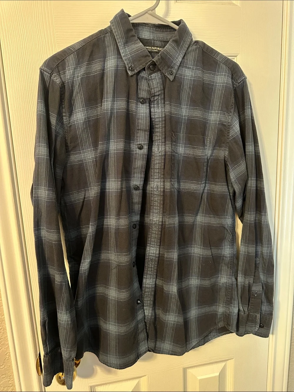 Banana Republic Men's Dark Gray and Light Blue Plaid Button-Down Shirt